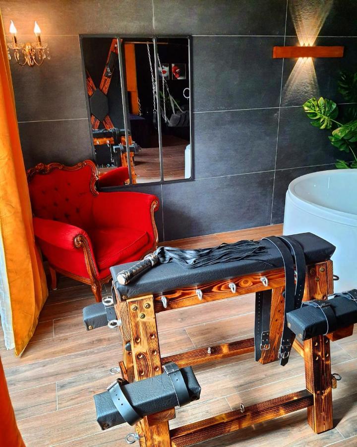 La Loveroom Bdsm De Nice " La Chambre Luxe Des Desirs " المظهر الخارجي الصورة